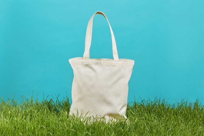 5 Reasons why reusable bags make a better choice for your grocery shopping