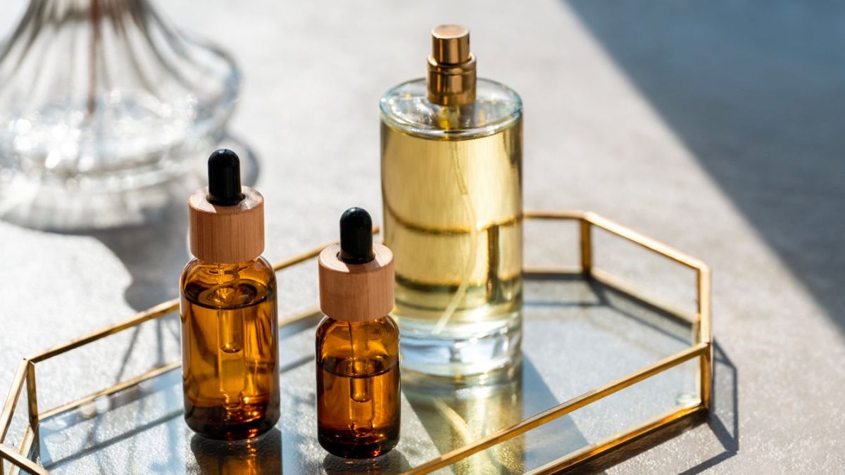 How To Choose Feminine Perfume for Every Wardrobe