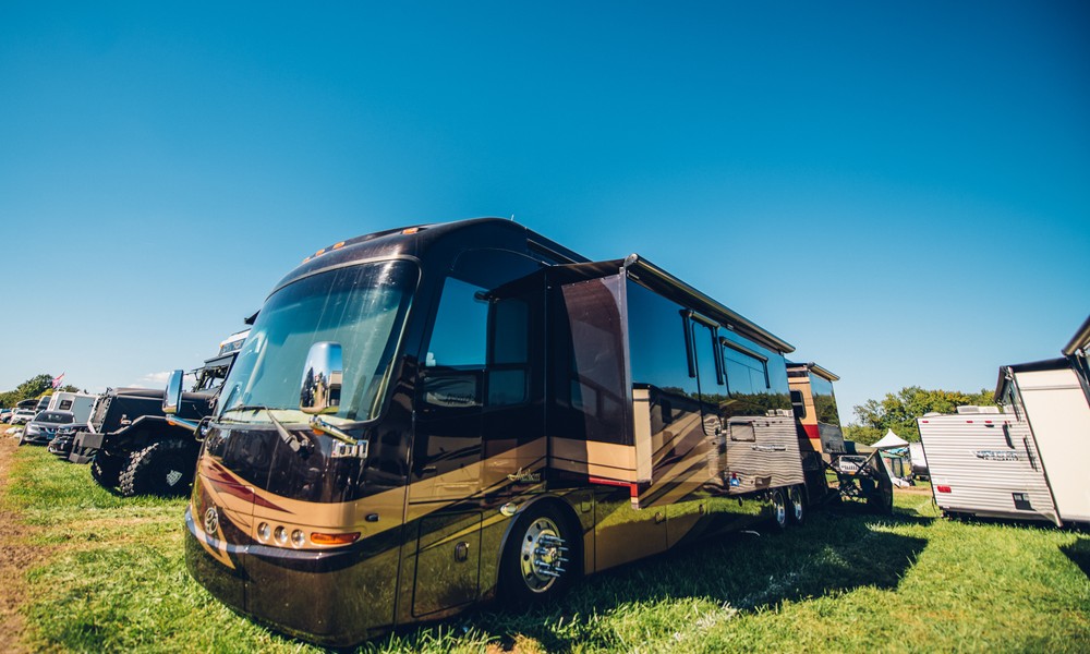 5 Features Campers Must Search for While Browsing Modern RV