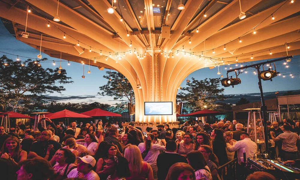 Why a Bar With Music Can Make a Montreal Night Out More Memorable